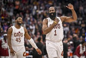 审判之投2.0！哈登连续两场用关键球说话 双枪54分17助这才第二场